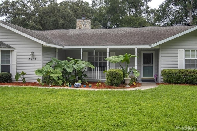 single story home featuring a front yard