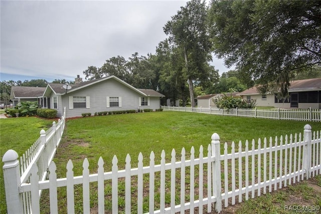 view of front facade featuring a front yard