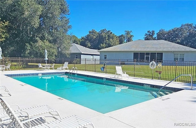 view of pool featuring a yard