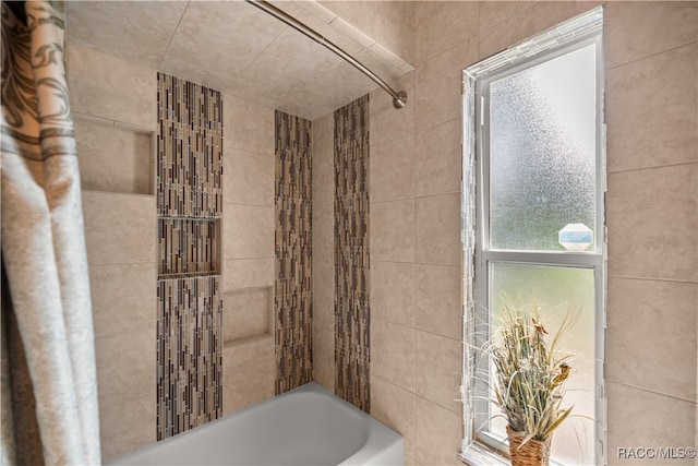 bathroom featuring tiled shower / bath combo