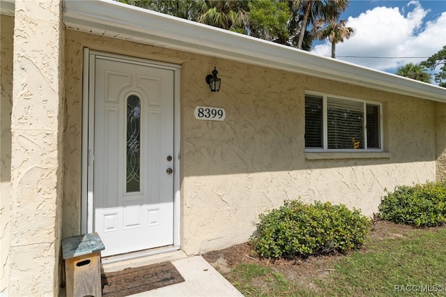 property entrance featuring stucco siding