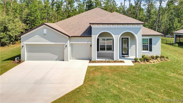 view of front facade featuring a garage and a front lawn