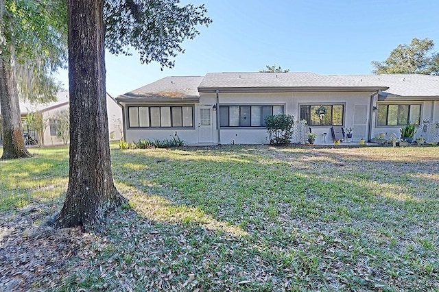 back of house featuring a lawn