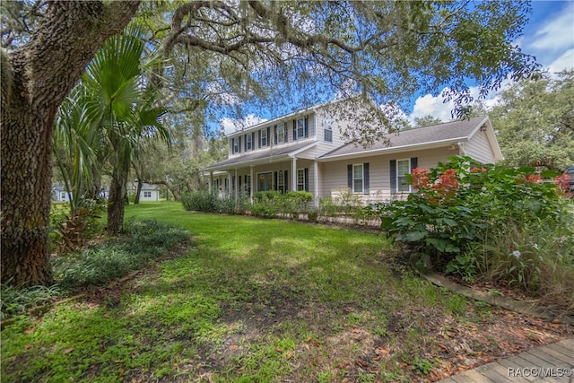 view of front of property with a front yard