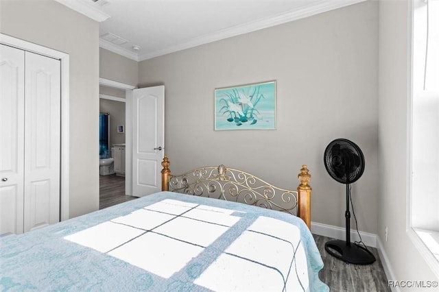 bedroom with ornamental molding, a closet, wood finished floors, and baseboards