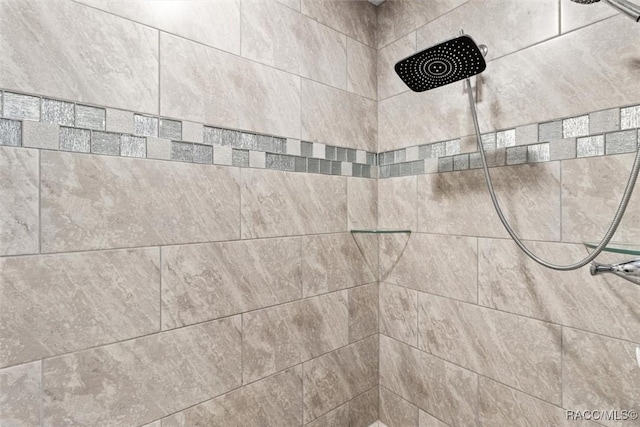 interior details with a tile shower