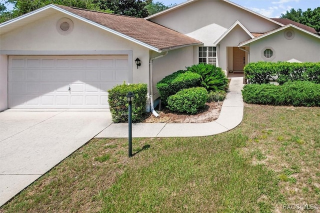 2739 N Brentwood Cir, Lecanto, FL 34461 - ranch-style home featuring stucco siding, a front yard, driveway, and a garage