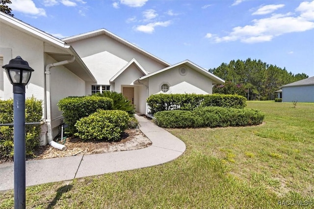 2739 N Brentwood Cir, Lecanto, FL 34461 - view of side of home featuring a lawn and stucco siding