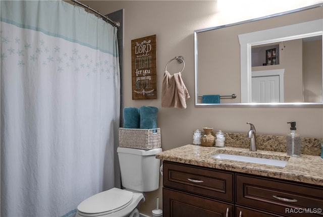 full bath with vanity, toilet, and a shower with curtain