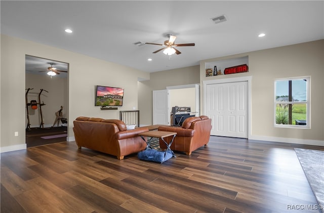 living area featuring dark wood-style floors, baseboards, visible vents, and recessed lighting