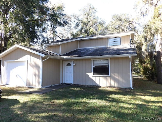 front of property with a front lawn