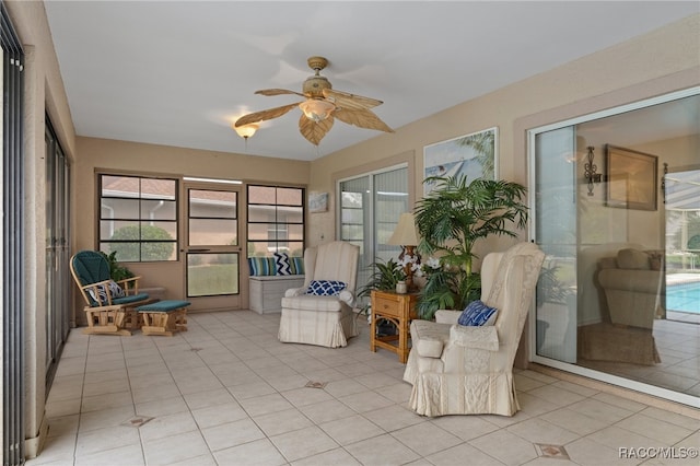 sunroom with ceiling fan