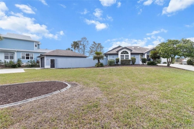 view of front of house featuring a front yard