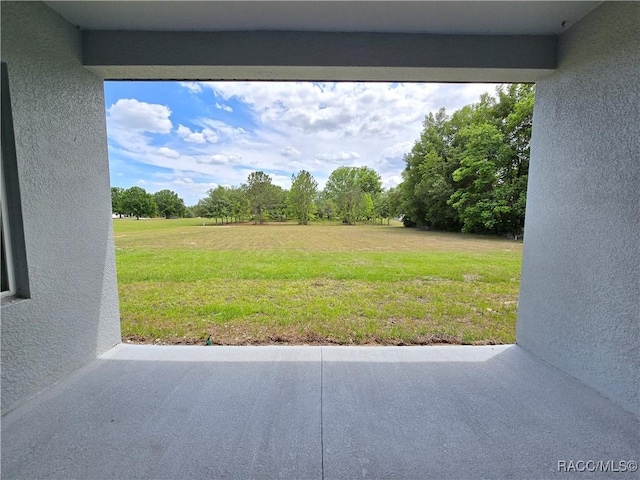 814 E Bismark St, Hernando, FL 34442 - view of grassy yard featuring a patio area