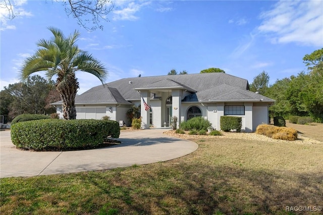 view of front of house featuring a front yard