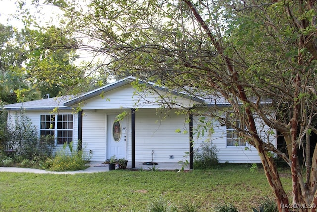 view of front of property with a front lawn