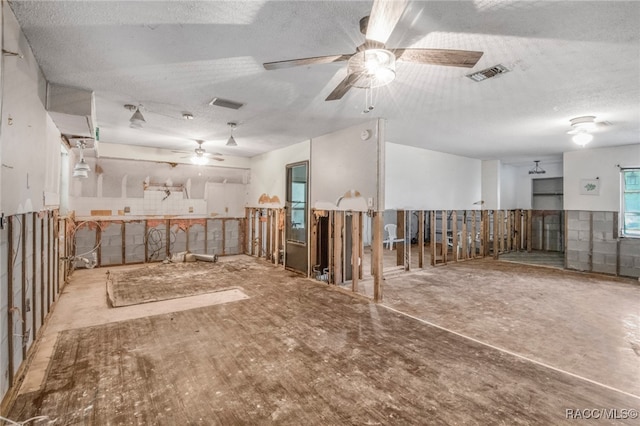 spare room featuring ceiling fan and a textured ceiling