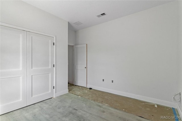 unfurnished bedroom featuring a closet