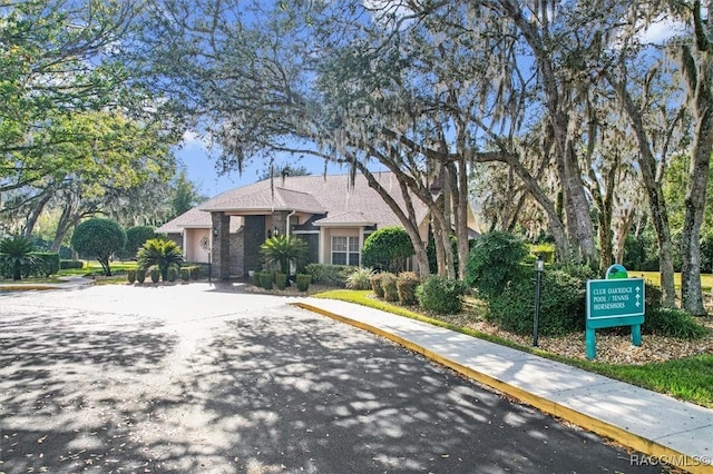 view of front of property