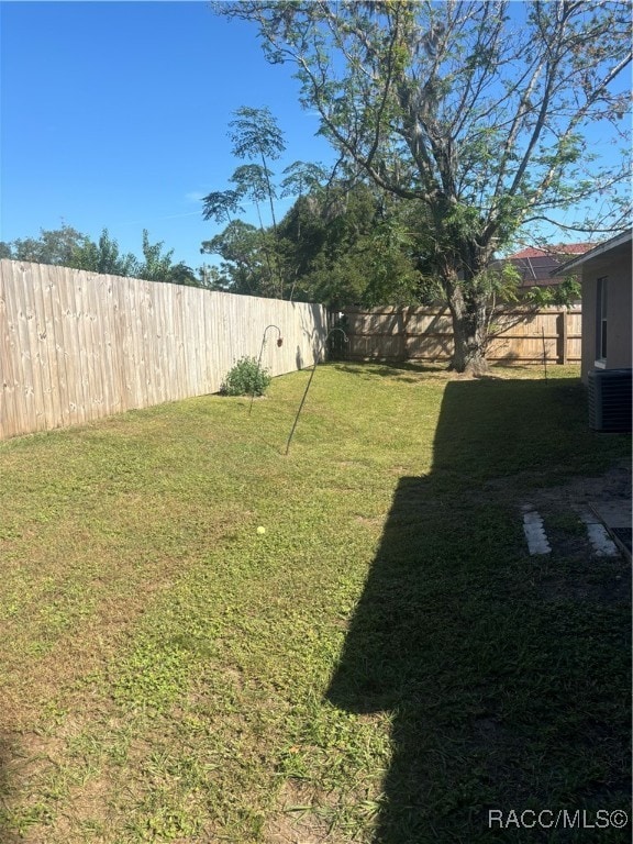 view of yard with cooling unit