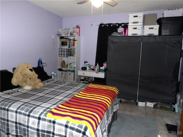 bedroom with ceiling fan