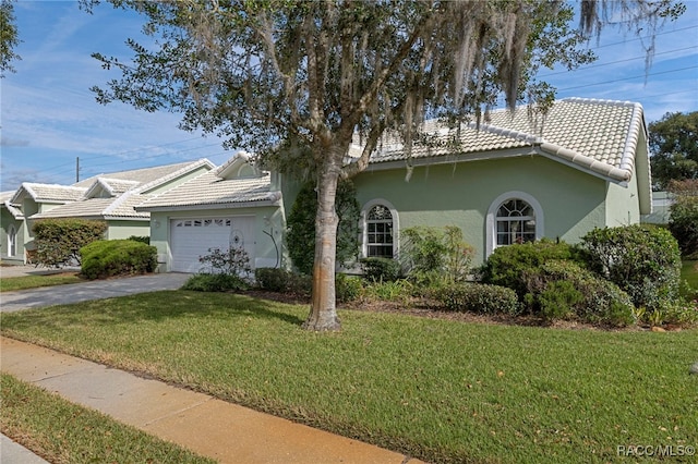 view of front of property featuring a front yard and a garage