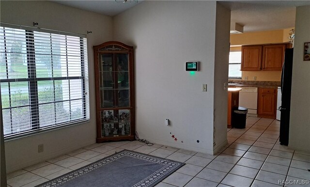 735 W Colbert Ct, Beverly Hills, FL 34465 - unfurnished room featuring light tile patterned floors and baseboards