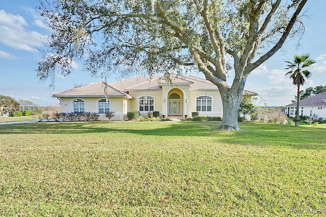 view of front of property with a front yard