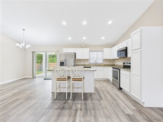 178 W Navarro Pl, Citrus Springs, FL 34434 - kitchen featuring appliances with stainless steel finishes, a sink, a center island, a chandelier, and light wood-type flooring