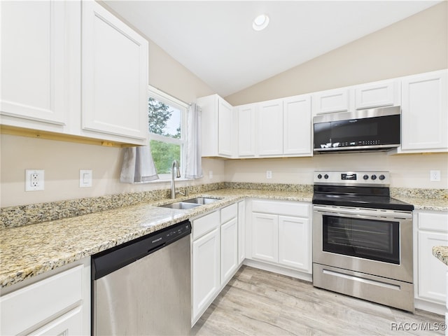 178 W Navarro Pl, Citrus Springs, FL 34434 - kitchen featuring stainless steel appliances, a sink, white cabinetry, lofted ceiling, and light wood-style floors