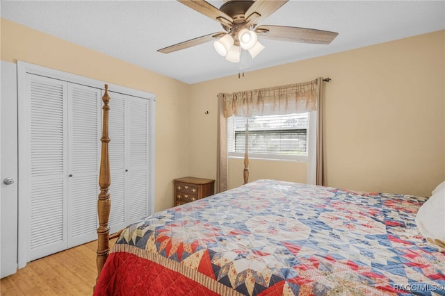 bedroom featuring a closet, light wood-type flooring, and a ceiling fan