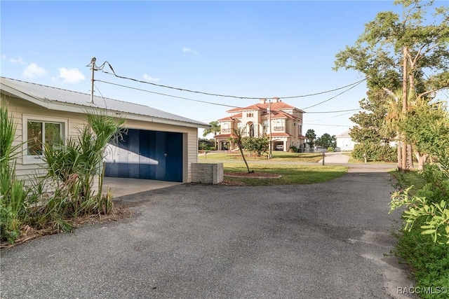 2310 N Watersedge Dr, Crystal River, FL 34429 - garage with asphalt driveway