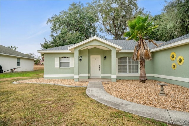 single story home with a front lawn