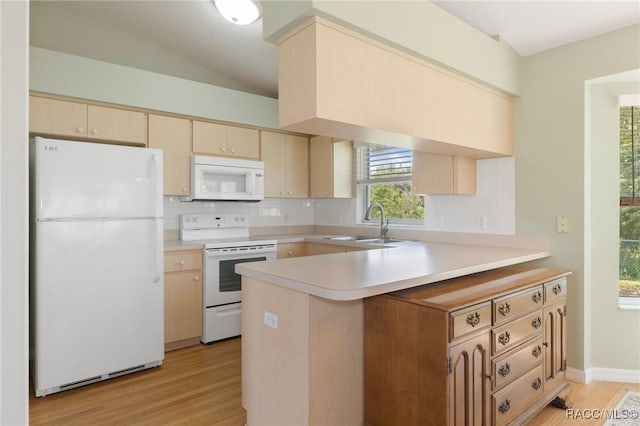 3570 E Cove Park Trl, Hernando, FL 34442 - kitchen featuring white appliances, a sink, a peninsula, backsplash, and light wood-type flooring