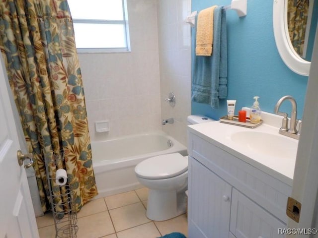 141 W Forest Oak Pl, Beverly Hills, FL 34465 - full bath featuring tile patterned floors, shower / tub combo, toilet, and vanity