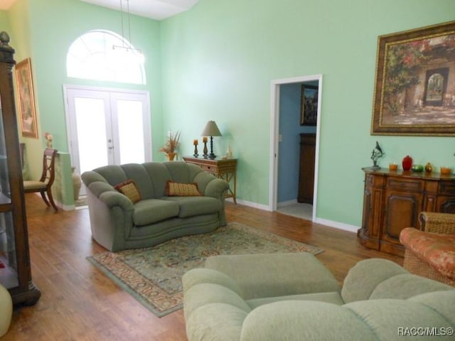 141 W Forest Oak Pl, Beverly Hills, FL 34465 - living area featuring a towering ceiling, baseboards, and wood finished floors