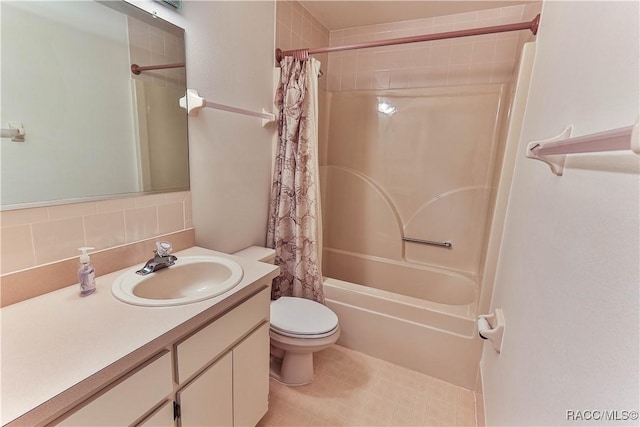 5618 W Hesse Ct, Homosassa, FL 34448 - full bathroom featuring vanity, backsplash, toilet, and shower / bath combo with shower curtain