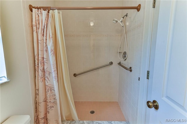5618 W Hesse Ct, Homosassa, FL 34448 - bathroom featuring a shower stall and toilet