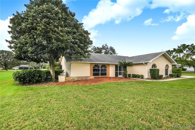640 E Hartford St, Hernando, FL 34442 - single story home featuring stucco siding and a front lawn