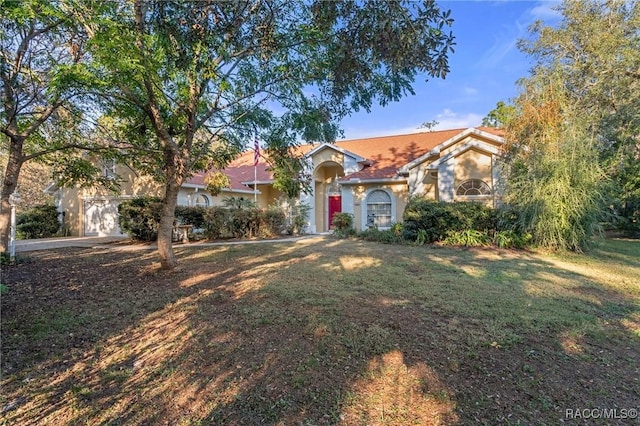 view of front of property with a front yard