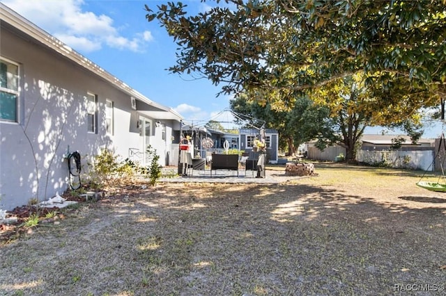 view of yard with outdoor lounge area