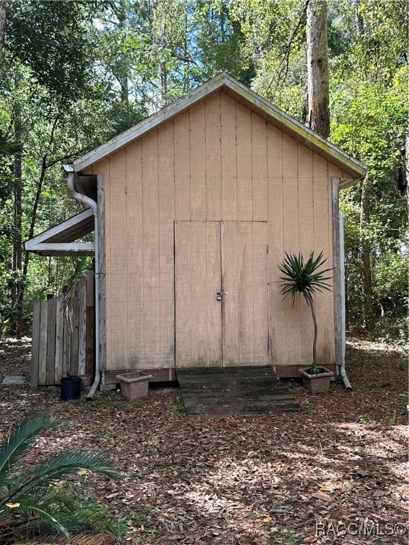 view of outbuilding