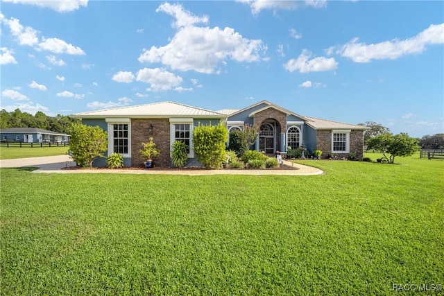 ranch-style house featuring a front yard