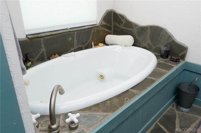 4210 W Horseshoe Dr, Beverly Hills, FL 34465 - bathroom featuring a tub with jets