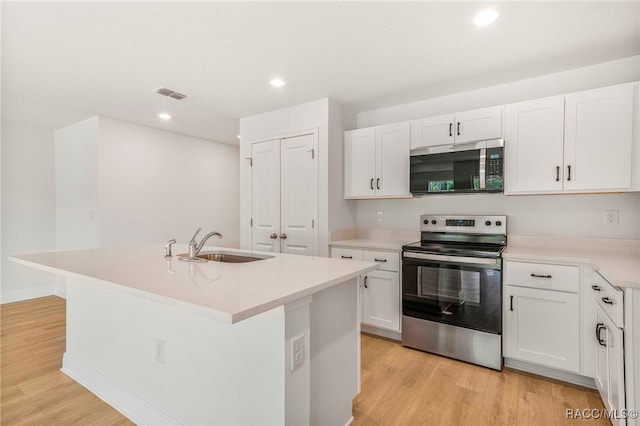 784 E Alaska Ln, Hernando, FL 34442 - kitchen featuring stainless steel appliances, light wood-style floors, white cabinetry, and recessed lighting