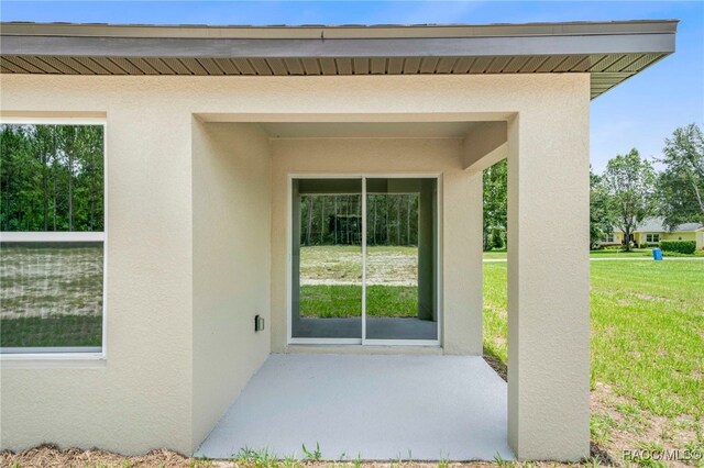 784 E Alaska Ln, Hernando, FL 34442 - entrance to property with stucco siding and a lawn