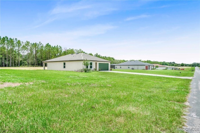 784 E Alaska Ln, Hernando, FL 34442 - view of side of property featuring a garage, a lawn, and driveway
