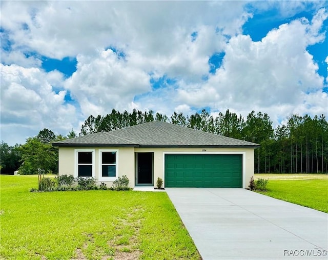 784 E Alaska Ln, Hernando, FL 34442 - view of front facade with stucco siding, driveway, a garage, and a front yard