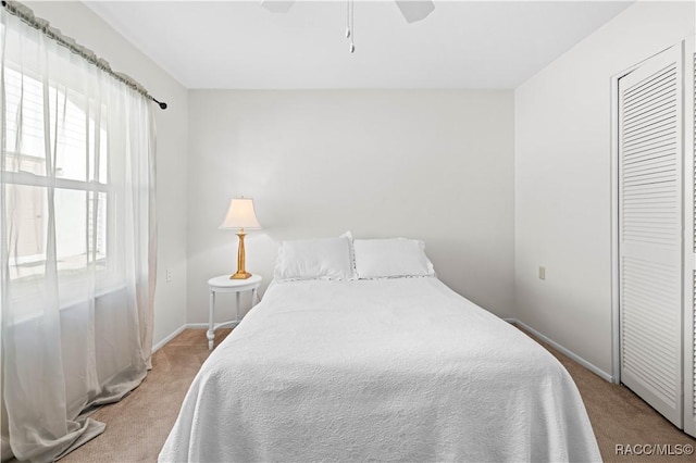 bedroom featuring carpet floors, ceiling fan, and a closet