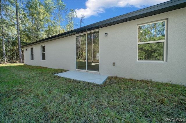 back of house featuring a yard